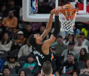 文班亚马空砍26+14阿伦27+10 马刺负骑士