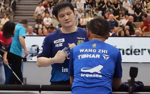 一单丢两分！有谁注意到小胖输球后队友的表情？德甲联赛真来对了