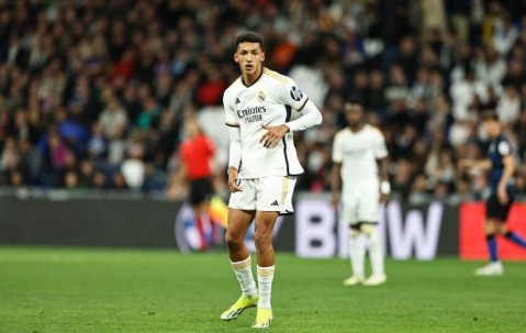 马卡报：西甲升班马埃尔切求租皇马前锋阿尔瓦罗，正在深入谈判