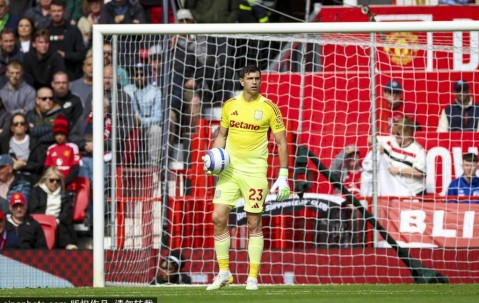 4000万镑！马丁内斯转会曼联遭遇开局三连禁，红魔门神梦碎？