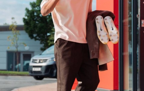 曼联球员首日集训细节曝光，两新援会晤队友！十余人缺席原因揭秘