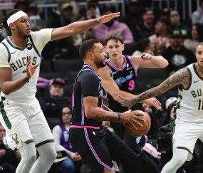 鲍威尔26分波特32分 热火遭雄鹿逆转