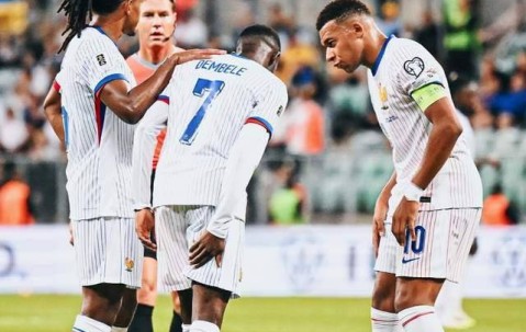 巴黎2名主力倒下！欧冠踢巴萨悬了官方抗议指责法国足协