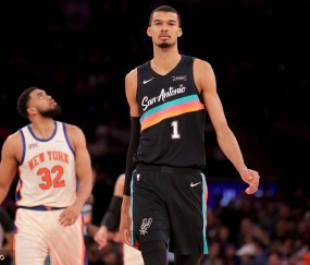 布伦森24分文班亚马25+13 尼克斯大胜马刺