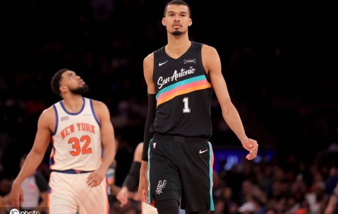 布伦森24分文班亚马25+13 尼克斯大胜马刺