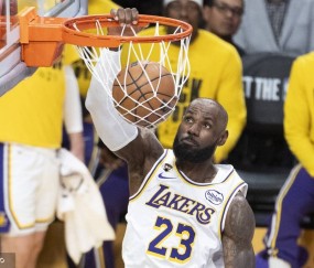 1600场！43000分！詹姆斯战绿军20+4+5 再破2神奇纪录