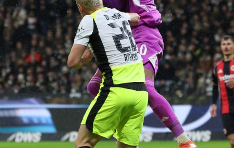 拜仁vs科隆首发：凯恩与金玟哉的对决，德甲战火再燃！