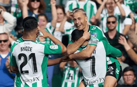 西甲保级与冲欧的生死博弈！贝蒂斯主场残阵迎敌，巴伦西亚客场能否绝境求生？