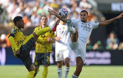 1.27亿欧巨星迷失！皇马中场战术混乱，用人失误引球迷不满