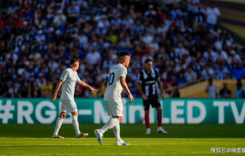 催泪！拉莫斯再现9248名场面，做C罗庆祝动作，缔造世俱杯大冷门
