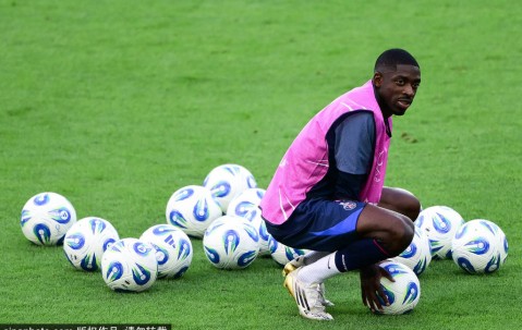 登贝莱重伤风波：国家队与俱乐部矛盾再掀波澜，巴黎圣日耳曼如何应对挑战？