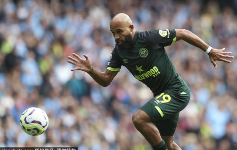 卡洛斯·巴莱巴转会风波：曼联1亿英镑豪赌是否值得？