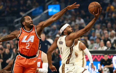 伦纳德23分波杰姆斯基空砍22分 快船客场17分逆转勇士