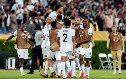 南美解放者杯冠军掀翻欧冠冠军 博塔弗戈众将赛后疯狂庆祝
        
    南美解放者杯冠军掀翻欧冠冠军 博塔弗戈众将赛后疯狂庆祝