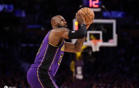 Shams：因伤病詹姆斯已有一个多月没怎么碰篮球