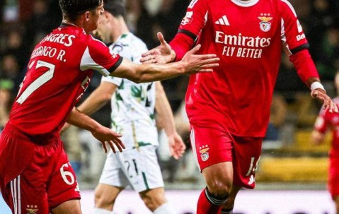 穆里尼奥葡超16场不败！本菲卡4-0大胜，霸锋戴帽，争冠依旧残酷